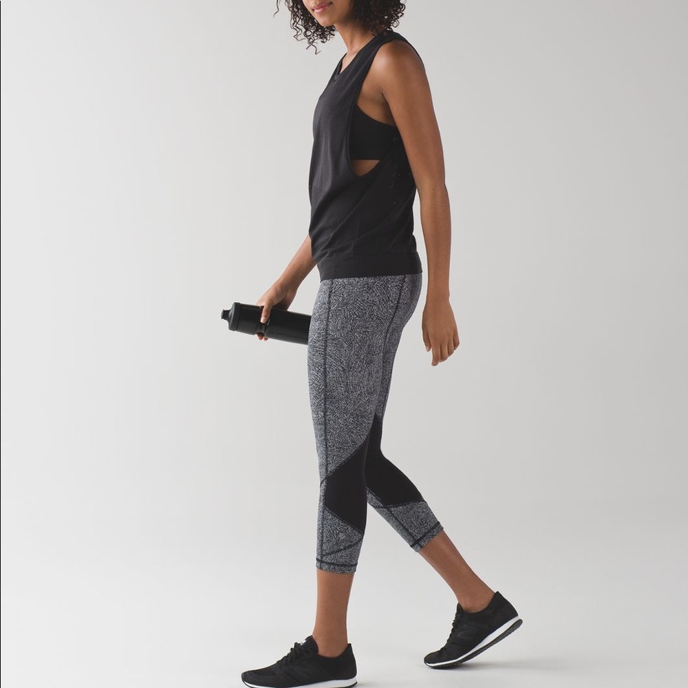 Lululemon Pace Rival Crop Leggings Line Up Black White Size 4